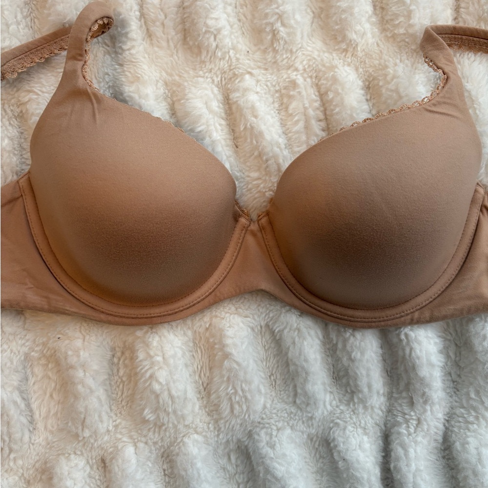 Victoria Secret size 32dd beige bra